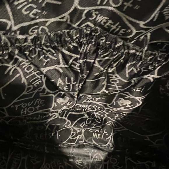 Betsy Johnson Sequined bag! Perfect for the winter Season! EXCELLENT Condition! - Picture 6 of 7